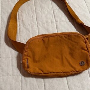 Lululemon Everywhere 1L crossbody bag